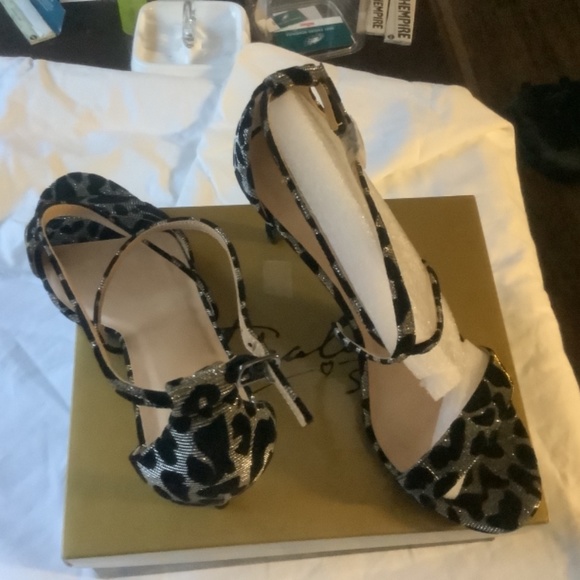 Shoes - Picture 2 of 9